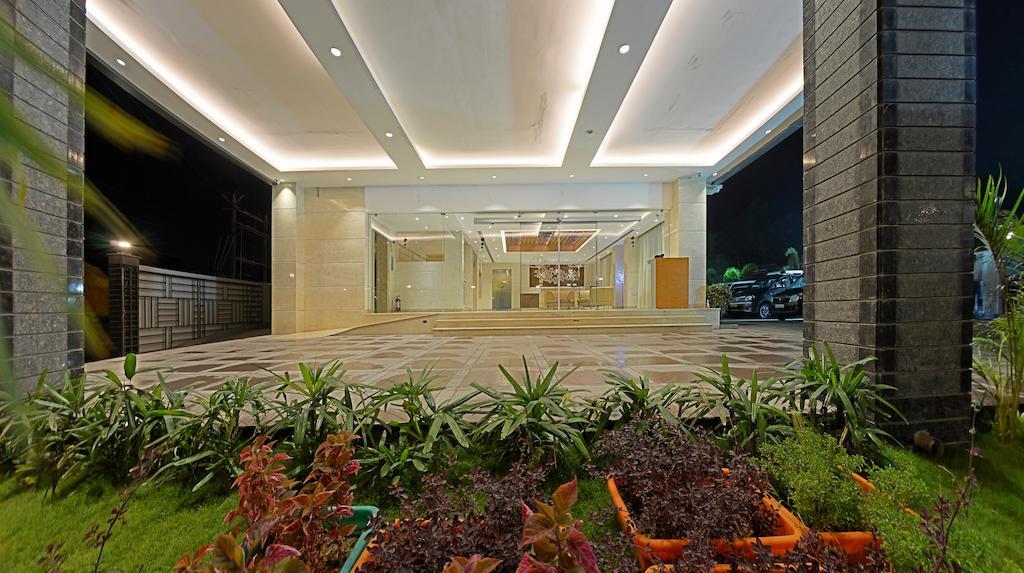 Poppys Anukula Residency Vellore Exterior photo