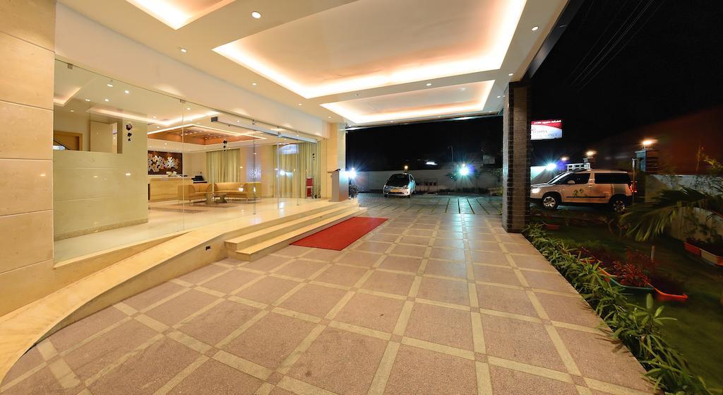 Poppys Anukula Residency Vellore Exterior photo