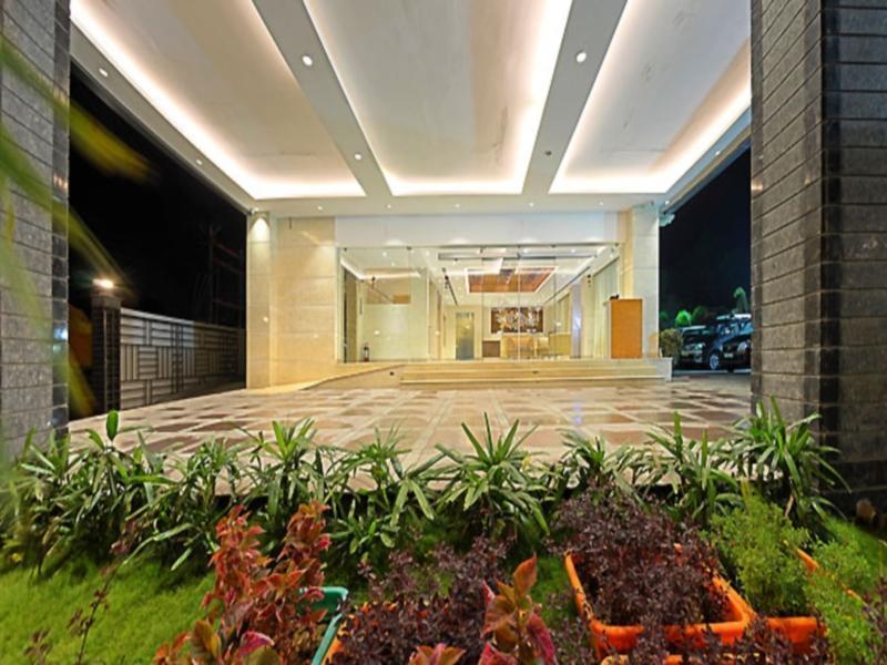 Poppys Anukula Residency Vellore Exterior photo